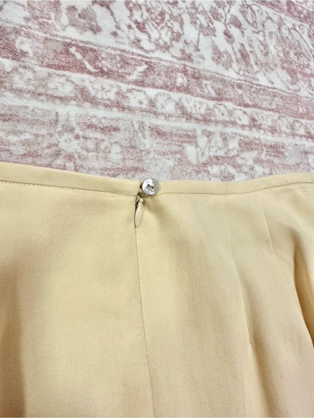 Vintage 🌼 100% Silk Butter Yellow Liz Claiborne Skirt W/ Pockets - Picture 9 of 12